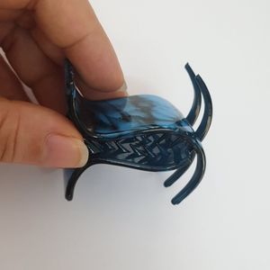 Sapphire Shimmer Hair Clips for Little Girls: Sparkling Accessories for Blue-hai